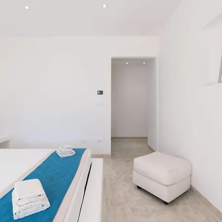 Villa Niraclò By Raro