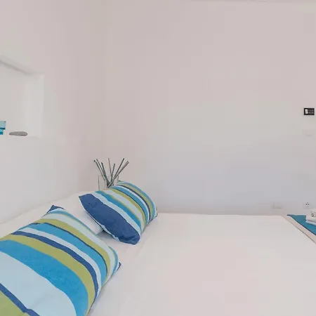 Villa Niraclo By Raro